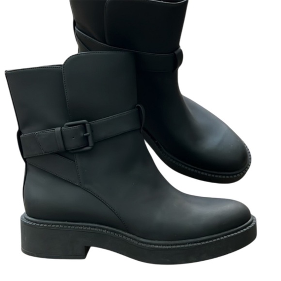 VINCE NWOB Kaelyn Womens Pull On Waterproof Ankle Boots- Size 9.5 - Picture 1 of 12